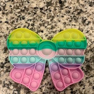 Rainbow bow pop it